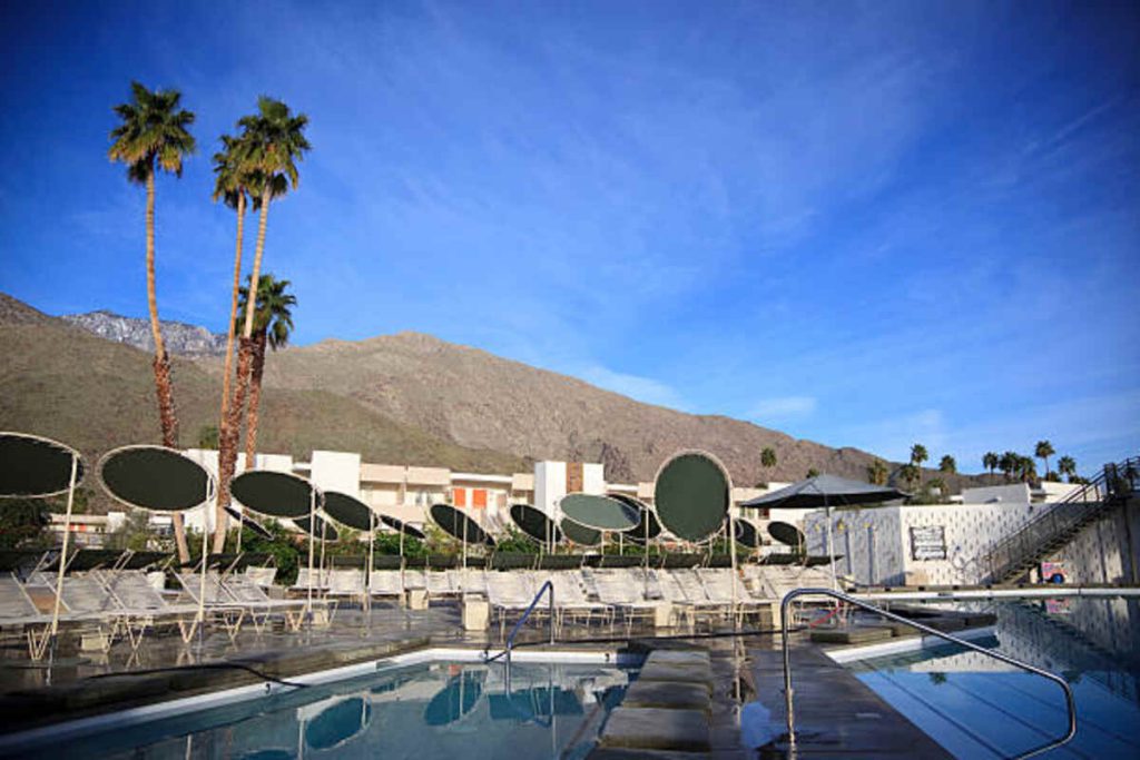 Best Pools in Palm Springs - Jujubesy