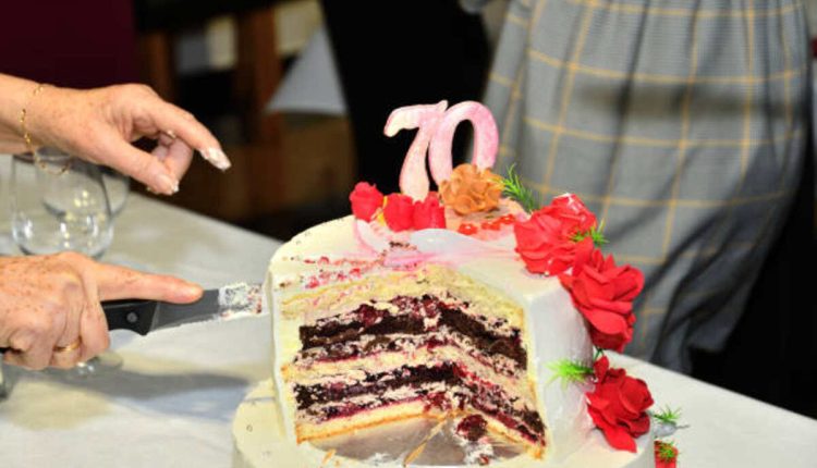 Evil Woman Bakes Cakes After Divorce