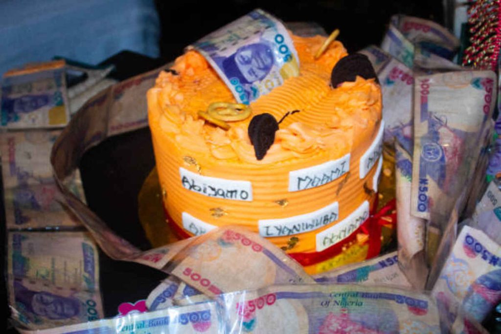 Bag of Money Cake is a Fun and Unique Way to Show You Care